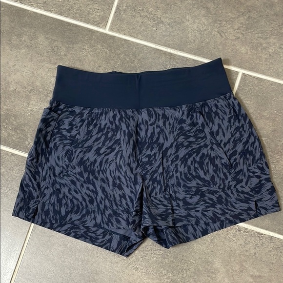 Athleta Trekkie North Shorts size 2 - Picture 2 of 11